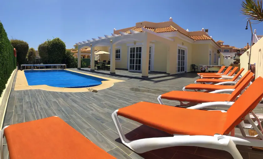 Villa de golf privée de luxe avec BBC, ITV, C4, etc Wii et table de billard en ardoise. - Image 1