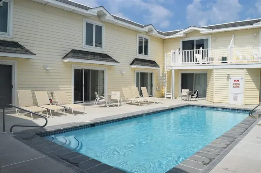 HELT RENOVATERAD!  PRIVAT DECK OCH POOLSIKT!  STENHARBORTÖRDAR - Image 1