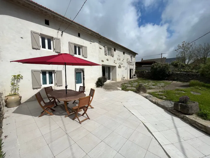 Casa rural renovada con terraza cerca de granja en Autrac - Image 1