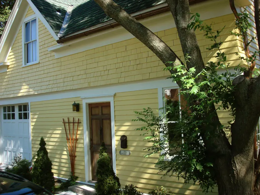 Lovely private Carriage House on Historic Property - Image 1