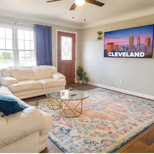 NICE New Kitchen, King Bed, Fenced Yard, 2 baths, Close to Airport & Downtown - Image 1