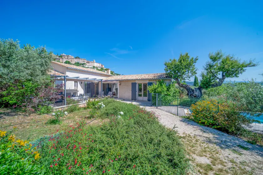 Casa nuova e luminosa con piscina privata riscaldata nel cuore della Provenza - Image 1