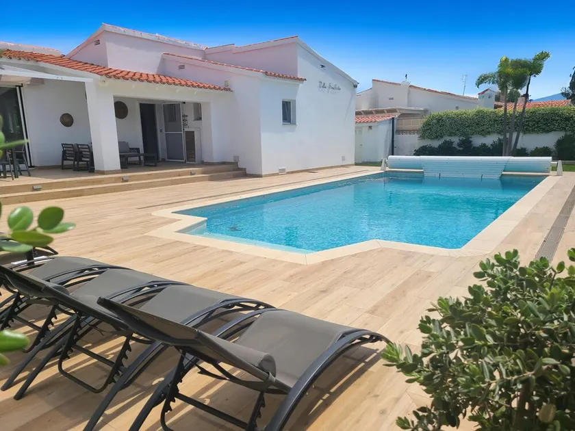Ny luksusvilla i første linje med privat pool, Wifi, TV-SAT, aircondition osv. - Image 1