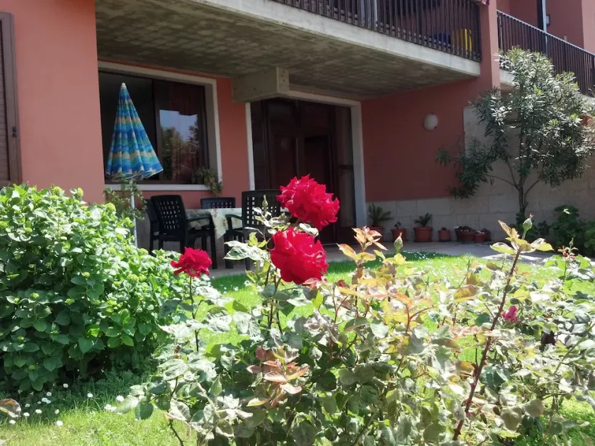 Appartamento Morena con giardino e terrazza vista lago, ideale per relax e sport - Image 1