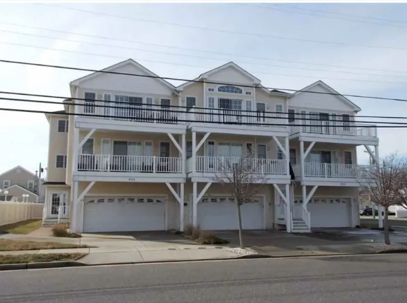 Beautiful Condo-a Short Distance to Beach/Boardwalk (East 17th Street) - Image 1