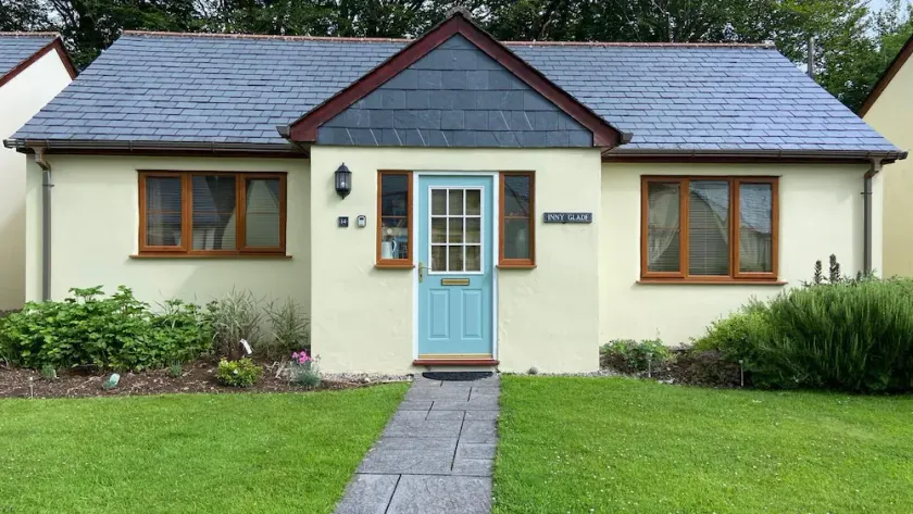 Inny Glade. Tranquilo y espacioso bungalow junto al arroyo.  Norte de Cornwall. - Image 1