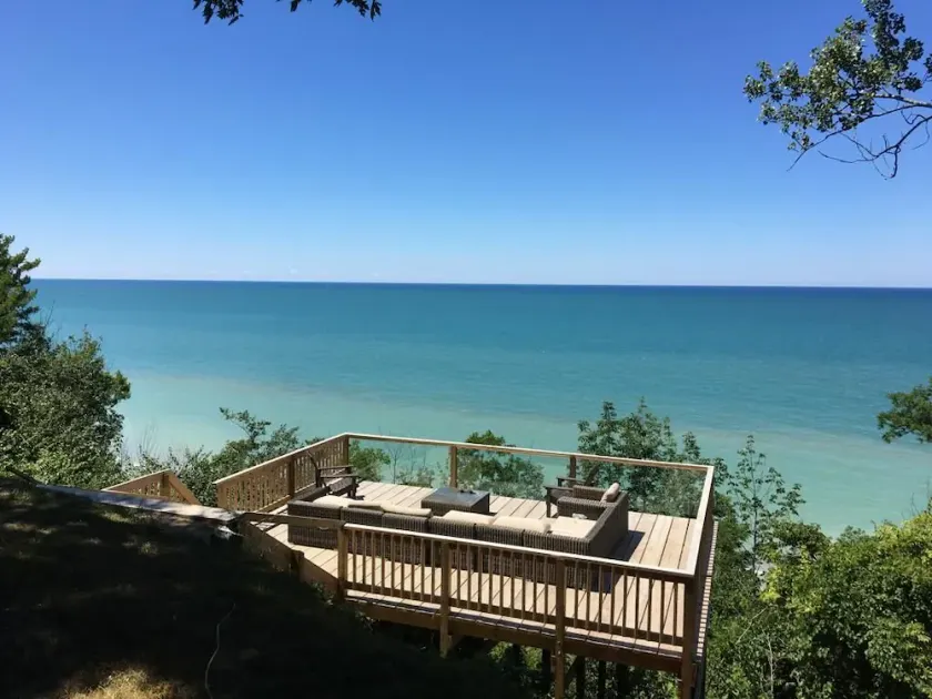 Beautiful Lakeview Property with the private beach - Image 1
