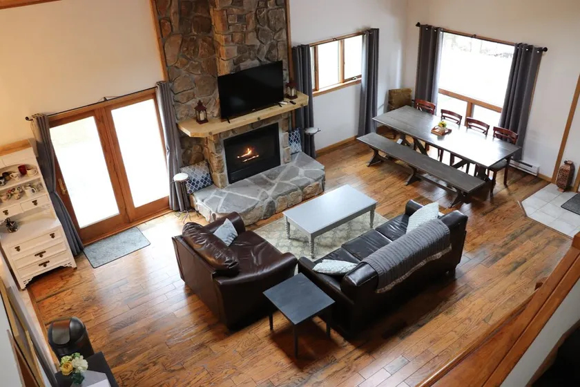 Large Lakeside Cabin - Image 1