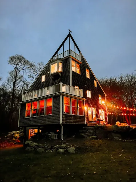 Solrige, rummelige familievenlige hjem med privat strand / dock-Haversham / Weekapaug - Image 1