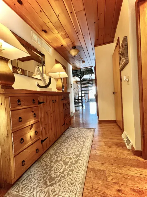 Cozy lake house with a hot-tub!! - Image 1