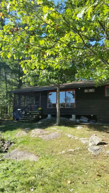 \"Tall Pines\" cottage acolhedor, beira-mar em Stoney Lake. - Image 1