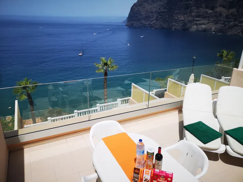 ROMANTISCHE RETREAT IN PRIME POSITION MIT atemberaubenden Blick auf CLIFFS, MARINA & MEER - Image 1
