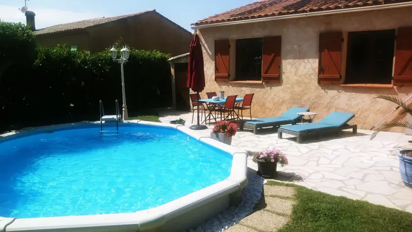 Appartement T2 Dans Maison Calme Avec Piscine - Image 1
