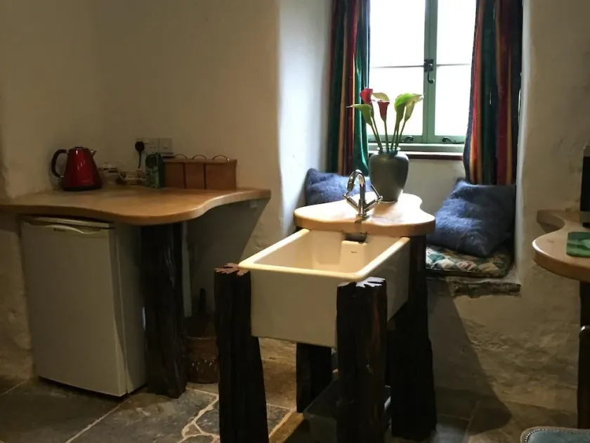 Basement Bridal Suite - Image 1