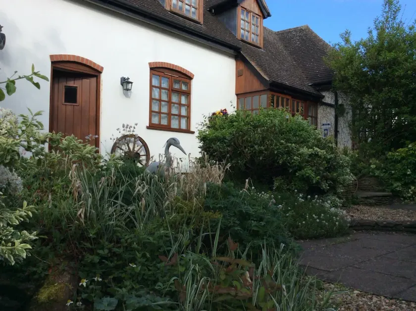 Heron View Riverside Retreat in Peaceful Rural Hamlet near Roman Town, Alcester - Image 1