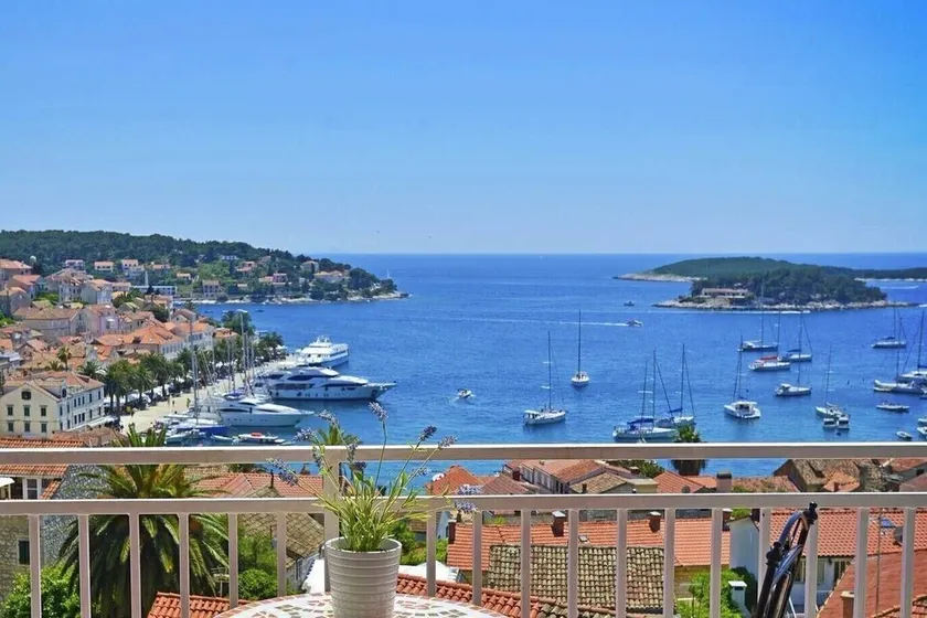 Anatota Hvar - Image 1