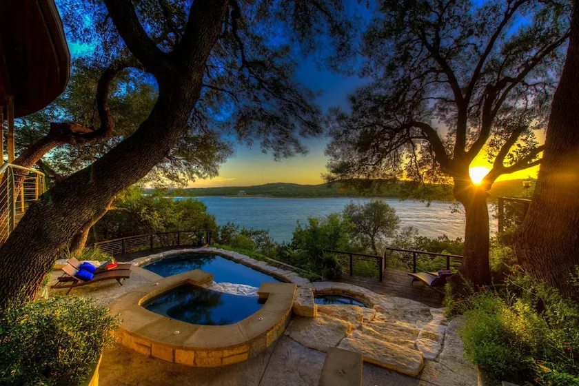 Austin Lake Travis! Pool bubbelpool dock kajaker grill ping pong basket Wi-Fi - Image 1
