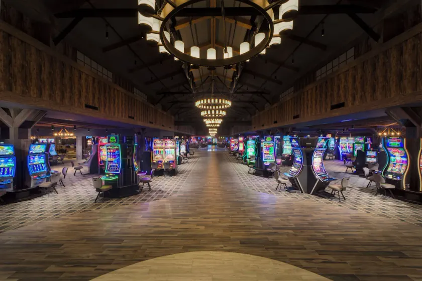 Point Place Casino Hotel - Image 1