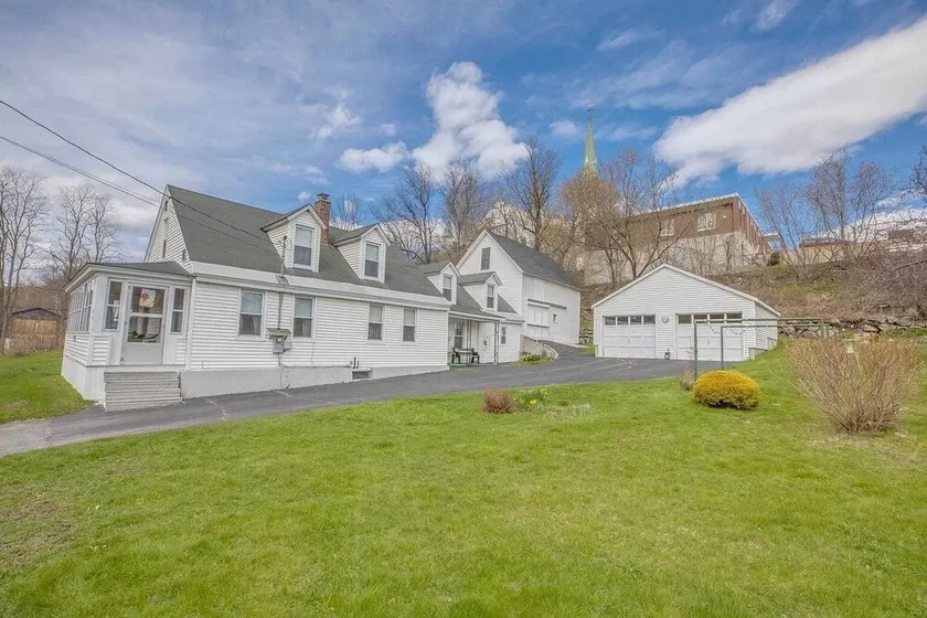 Cute 6-Bedroom Getaway in the heart of Littleton - Image 1