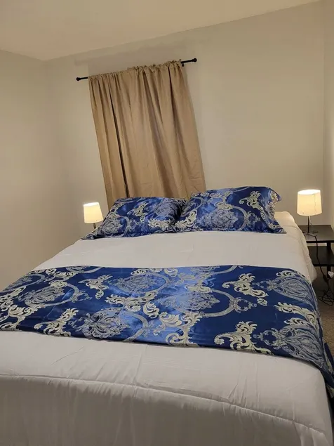 Private Family Hideaway or Business Travel in Edmonton - 2 Bedroom Apartment - Image 1