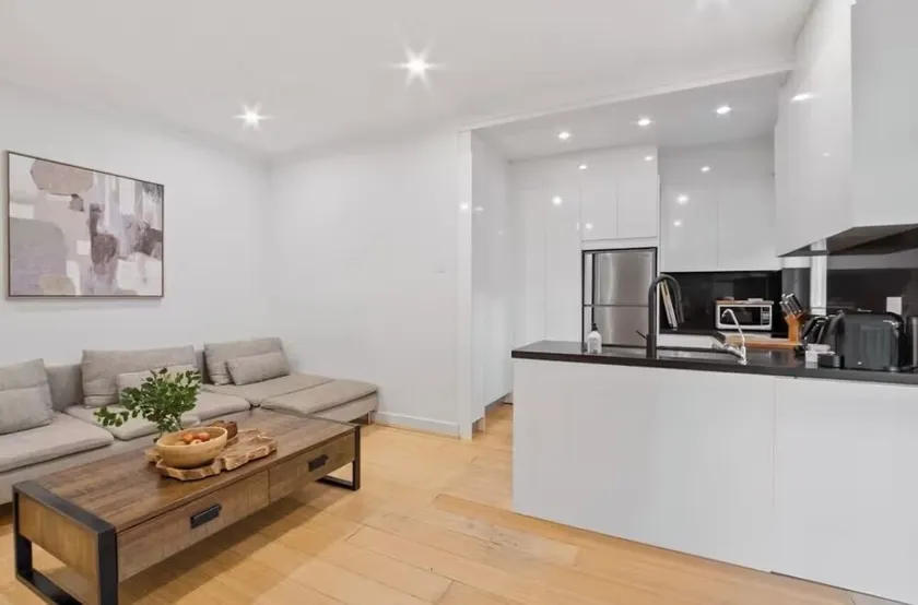 Pet Friendly Modern Apartment in Rose Bay near water - Image 1