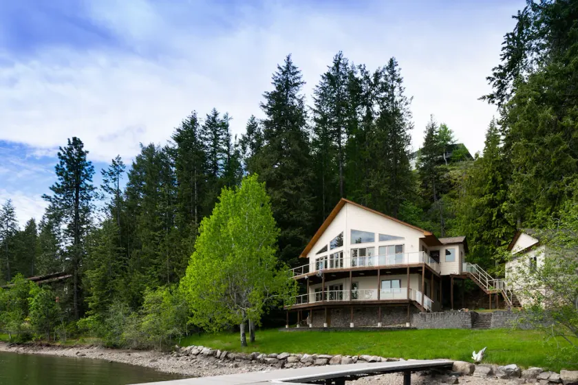 Spacious Lake Front Home with Gorgeous Views! - Image 1