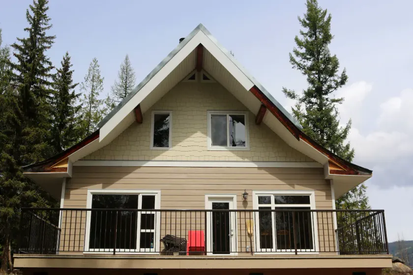 Beautiful house with private lake and ultimate privacy - Hideaway Chalet - Image 1