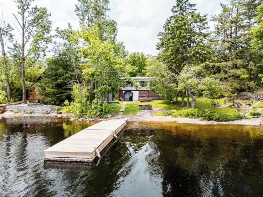 Lakefront Muskoka Retreat 4 Bedroom Cottage  - Image 1