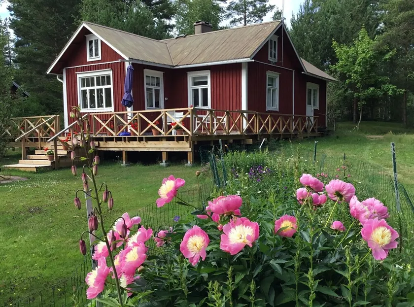 Gemütliches traditionelles Ferienhaus für 2 am Ufer des Meeres! Sauna | Whirlpool | Angelpier | Boot - Image 1