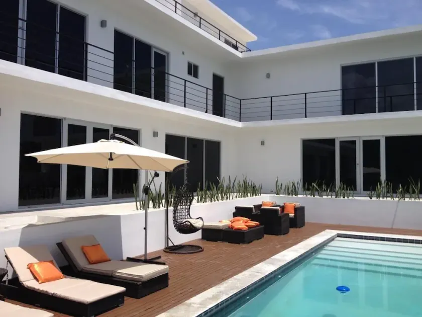 Luxury Villa Overlooking the Caribbean Sea - Image 1