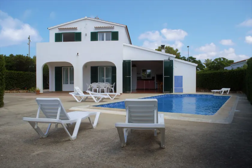 Pleasant villa with pool and air conditioning. - Image 1