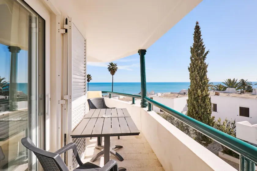 APARTMENT TANSY DIRECTLY BY THE SEA WITH A DREAM SEA VIEW AND POOL - Image 1