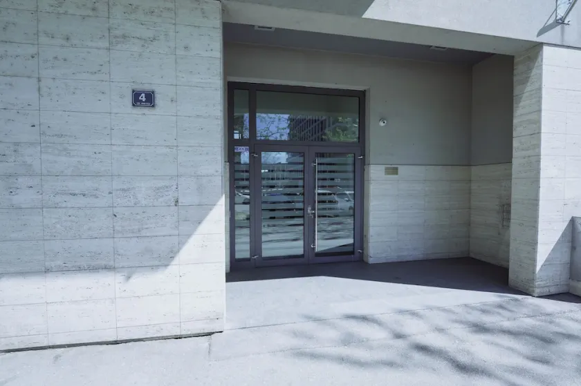 Lola Suite, One Bedroom Place with Free Parking - Image 1