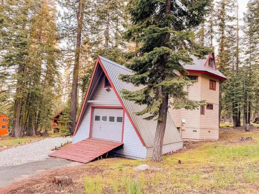Clean and Peaceful Cabin with Wifi Near Lakes - Image 1