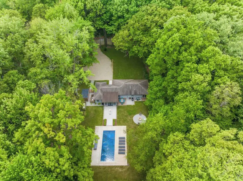 Lakeside Retreat Private Pool Deep discount end of Summer from 8/22-9/3 - Image 1