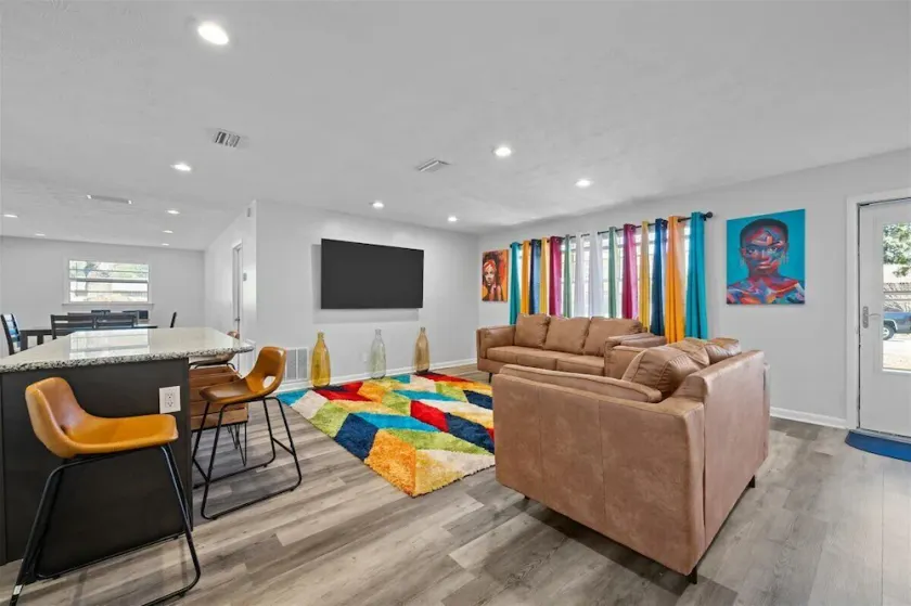 Updated cozy open concept - Image 1