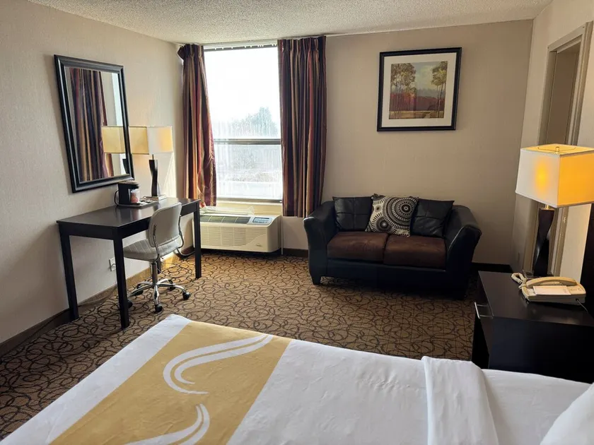 Escanaba Stay inn & suites - Image 1