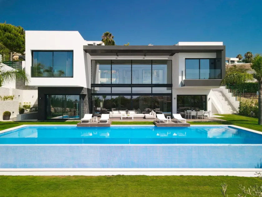 Villa Michaela moderna de súper lujo con piscina y vistas - Image 1