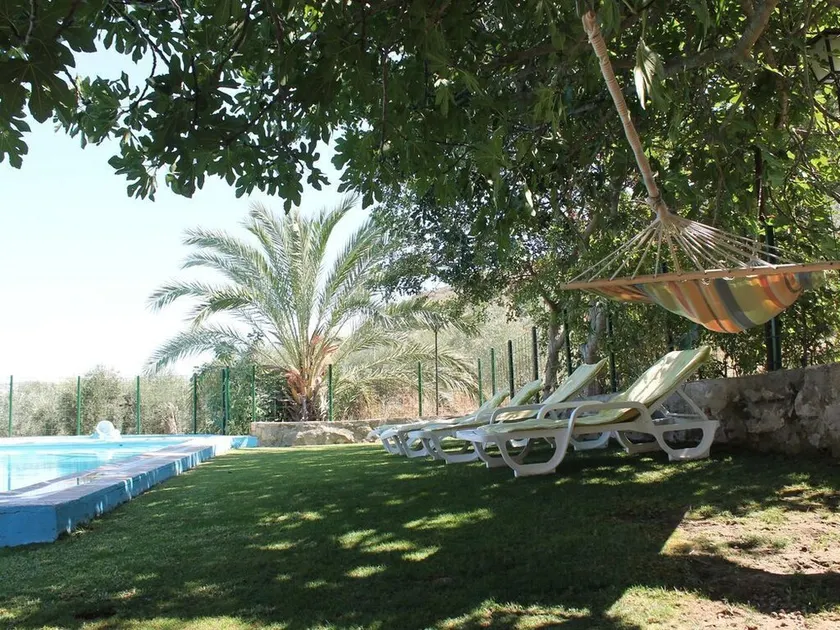 Cottage avec piscine familiale et piscine pour enfants - Image 1