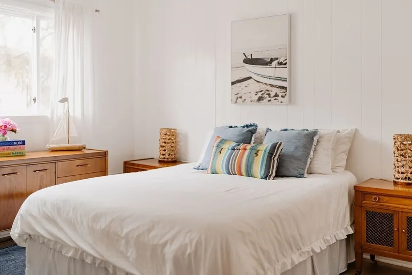 Steps to Beach | Cozy Grand Beach Cottage - Image 1