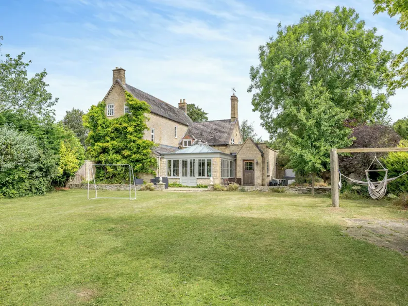5 bedroom accommodation in Burton Pedwardine, near Sleaford - Image 1