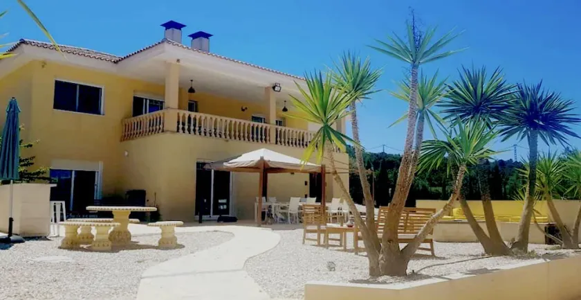 Stunning 3 bedroom rural apartment near Pinoso - Image 1