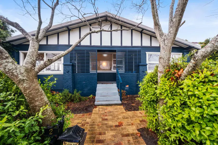 The Lake Escape Cottage - Image 1