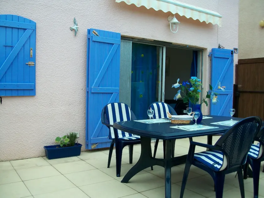 Villa ideally situated, quiet residence 10 minutes walk to the beach and golf - Image 1