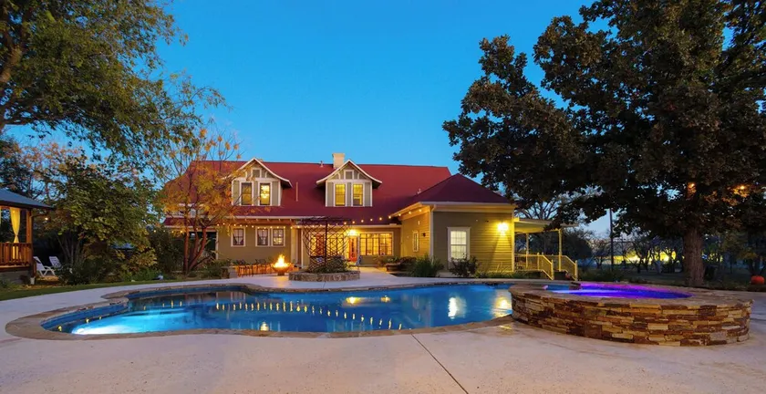 1906 Haus Stay for 13 With Pool-hot Tub - Image 1