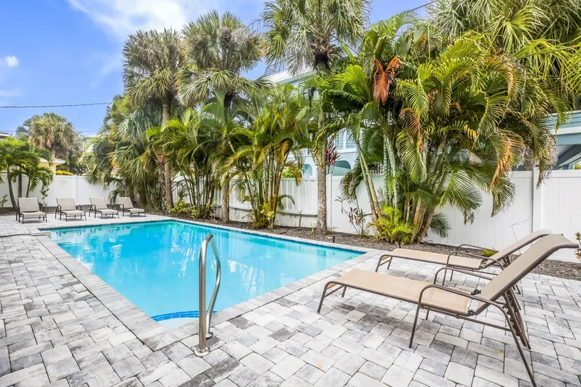 The Palms 4 · Veteran Discount · Bikes & Pool - Image 1