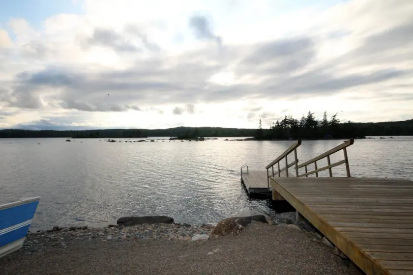 Lake house - Image 1