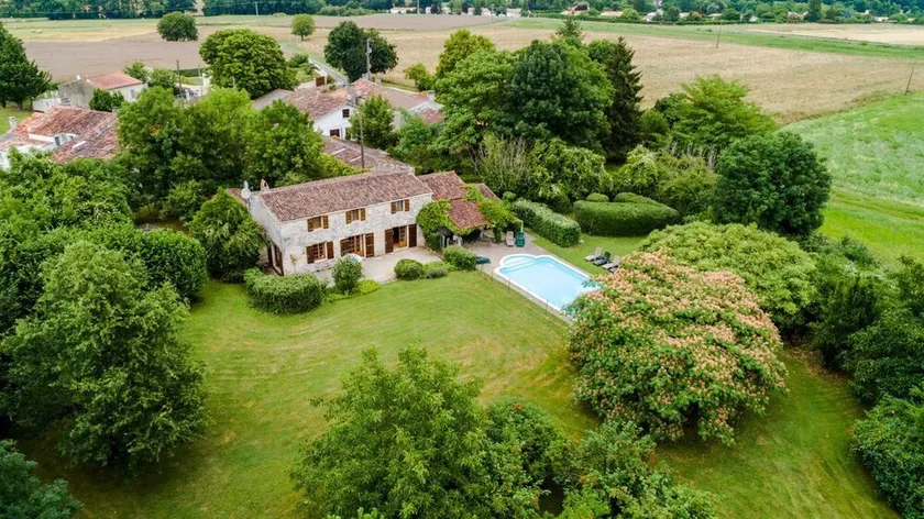 Claire Barn - Three Bedroom Villa, Sleeps 6 - Image 1