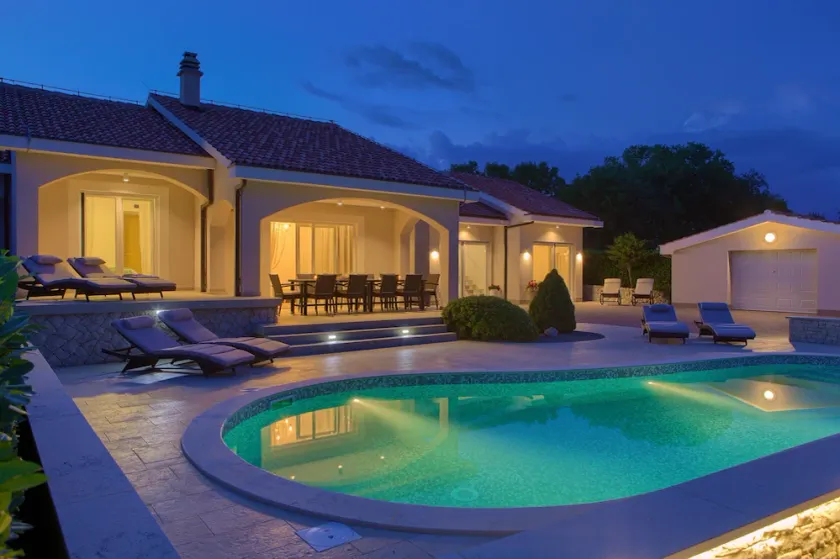 Luksus villa GARDENA med privat pool og en smuk have - Image 1