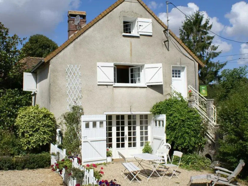 Renovated cottage with enclosed garden in Boissets - Image 1